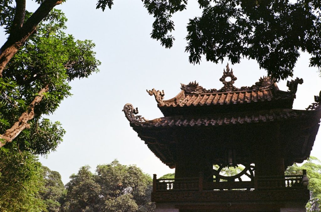 traditional-pagoda-roof-surrounded-by-lush-green-trees-vrocnur-o5a